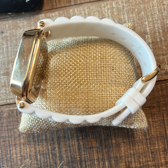ZERONE Crossover SASU “untitled” white and gold analog watch!!! New Battery - Picture 8 of 10